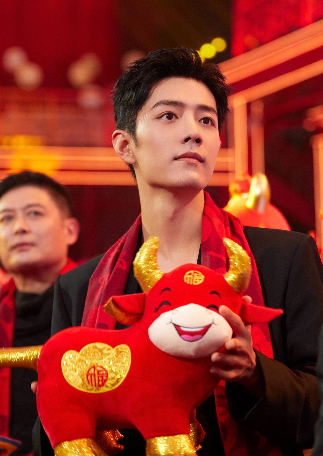 卫视|肖战在大年初一春晚闪亮登场，唱得眼眶湿润，给观众带来了小惊喜