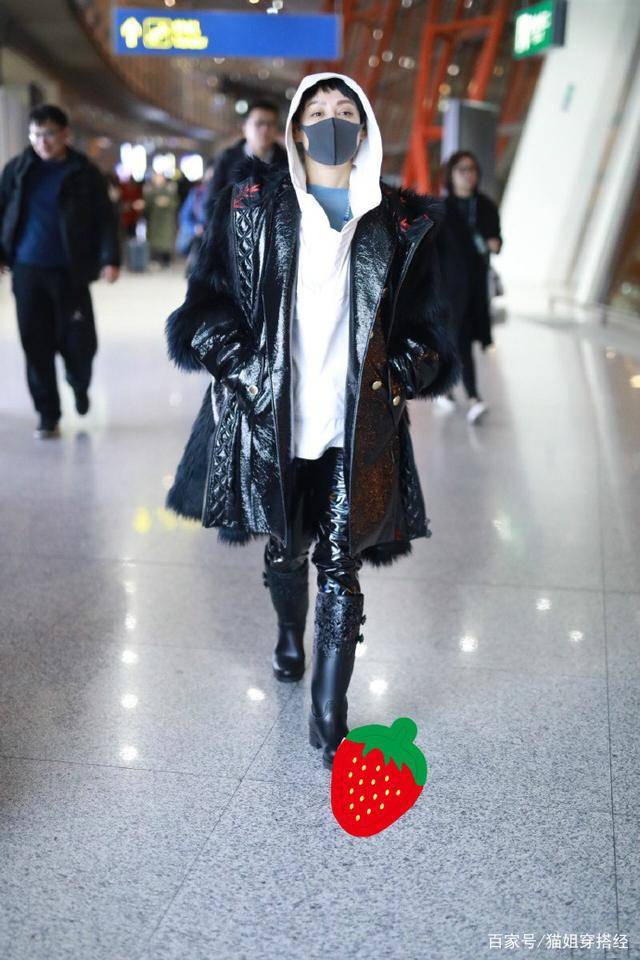 宁静|48岁宁静身材真瘦,机场叠穿“4层衣服”也不显胖,羡慕“姐姐”