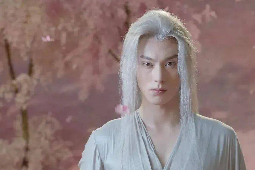脖子|“仪态差劲”的7位明星，现代装时有多好看，演古装时就有多拉胯