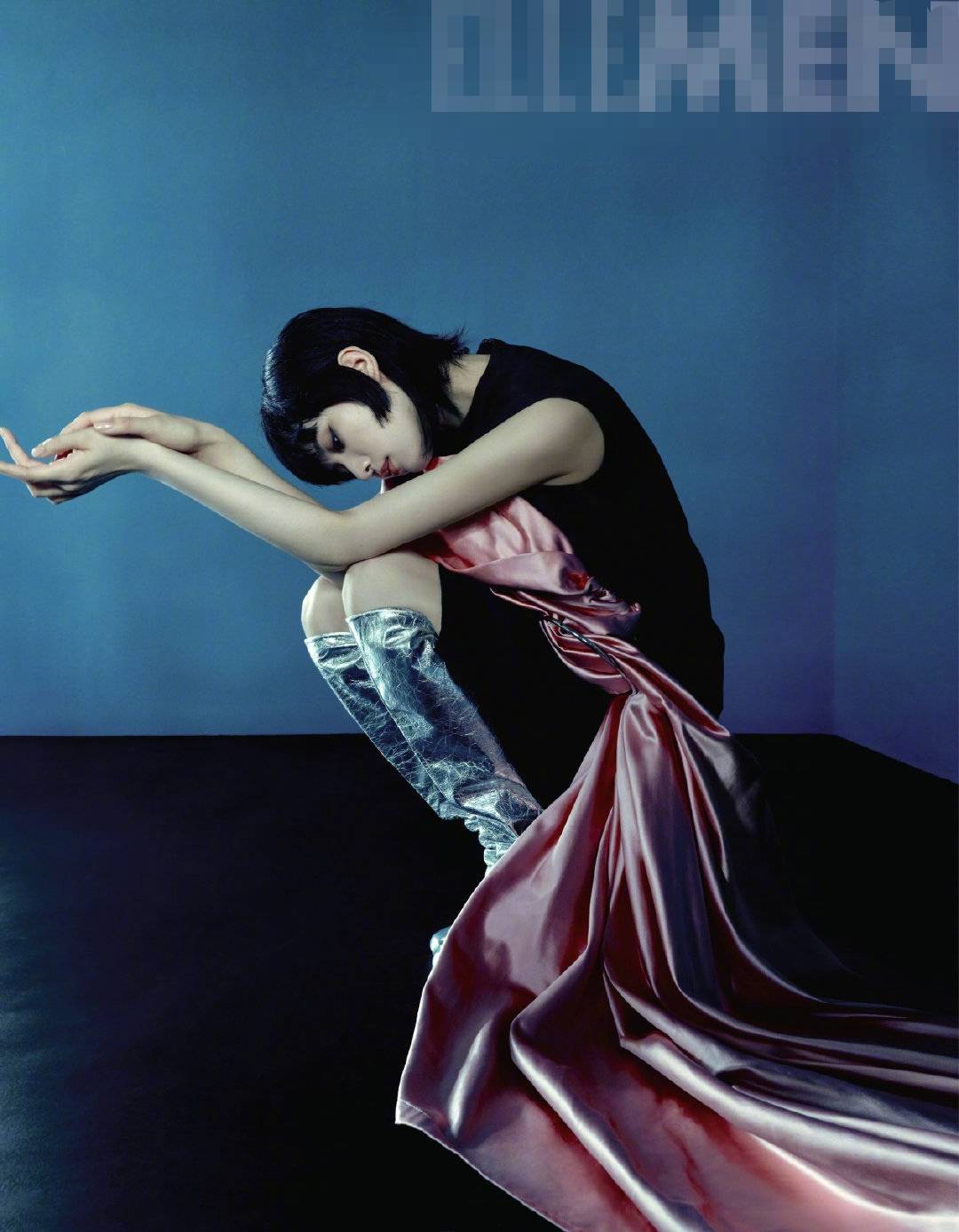 整体|刘诗诗最新大片,挑战鲢鱼头短发,利落时髦获好评