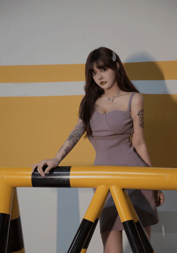 服装|99年的韩安冉又结婚了，才22岁就已经二婚，与老公穿情侣装真配