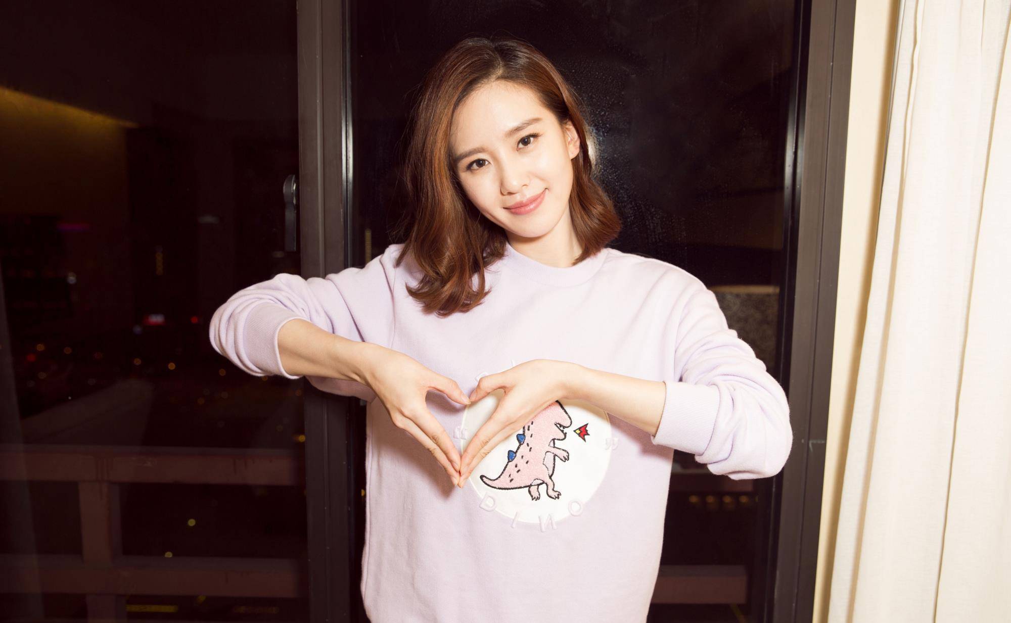 赵丽颖|刘诗诗产后首组写真曝光,牛仔外套青春时尚,生完孩子又变少女了