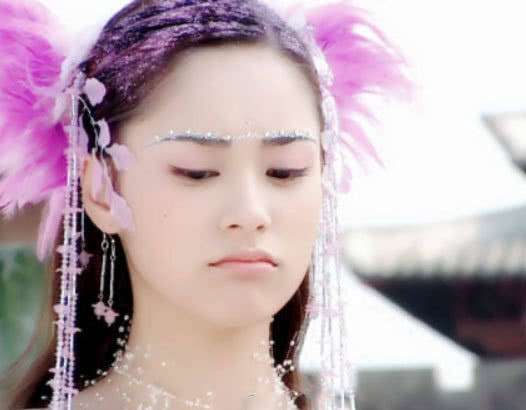 羽毛|林心如戴羽毛,阿娇戴羽毛,范冰冰戴羽毛,统统美不过她