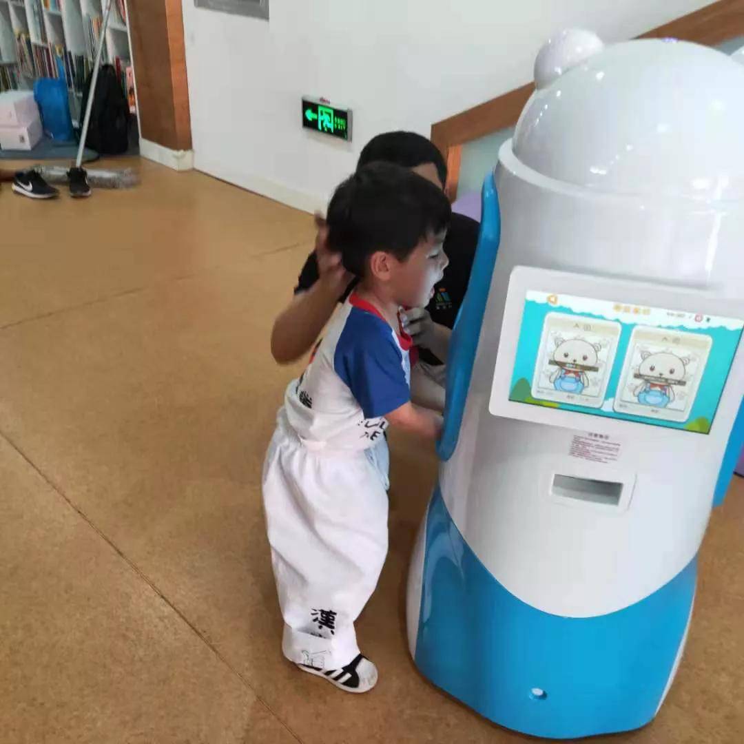 家长|教师节专访 |晨检机器人与老师并肩前行