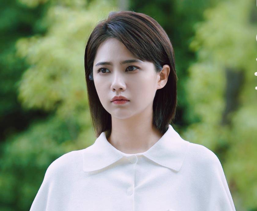 演技|关晓彤新剧海报出炉，我却被女配角颜值吸引，晓彤要有压力啦！