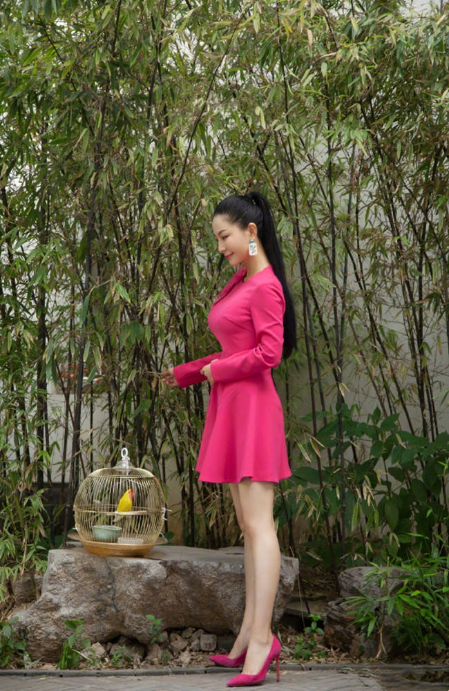 刘钧|戏外的“乔祖望”真幸福，小14岁妻子是设计师，穿搭比明星还惊艳