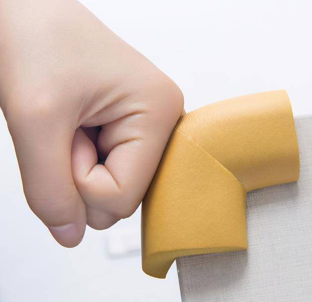 手机|幼儿园老师被“擒拿”，孩子们的反应太暖心，网友：小心摔到头