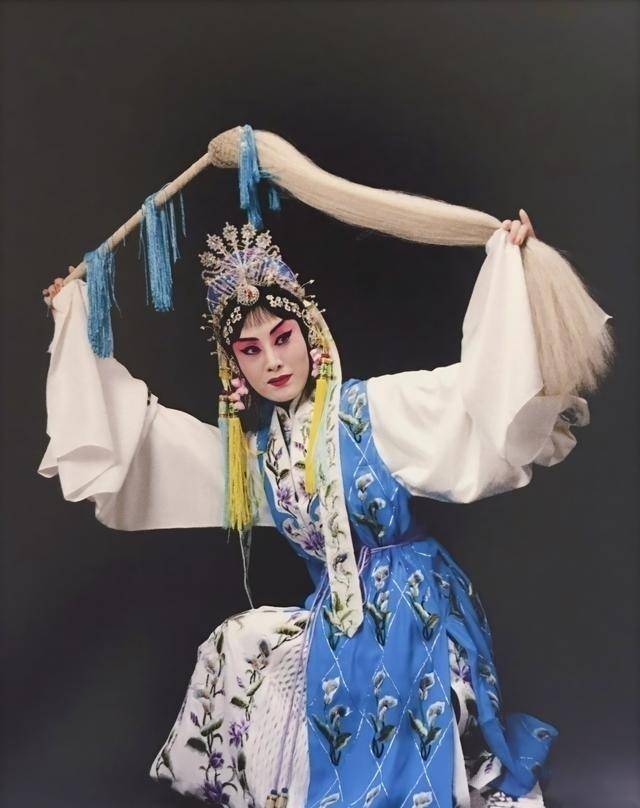 原创京剧不缺年轻观众缺的是好角儿名角儿被排挤戏霸成台柱子