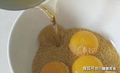 电饭煲|小米别再煮粥喝了，加4个鸡蛋，咬一口松软香甜，孩子超喜欢吃