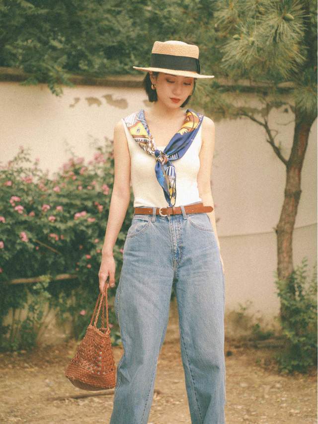 什么|秋天针织衫里穿什么?看看这些基础款单品,时髦百搭又温柔