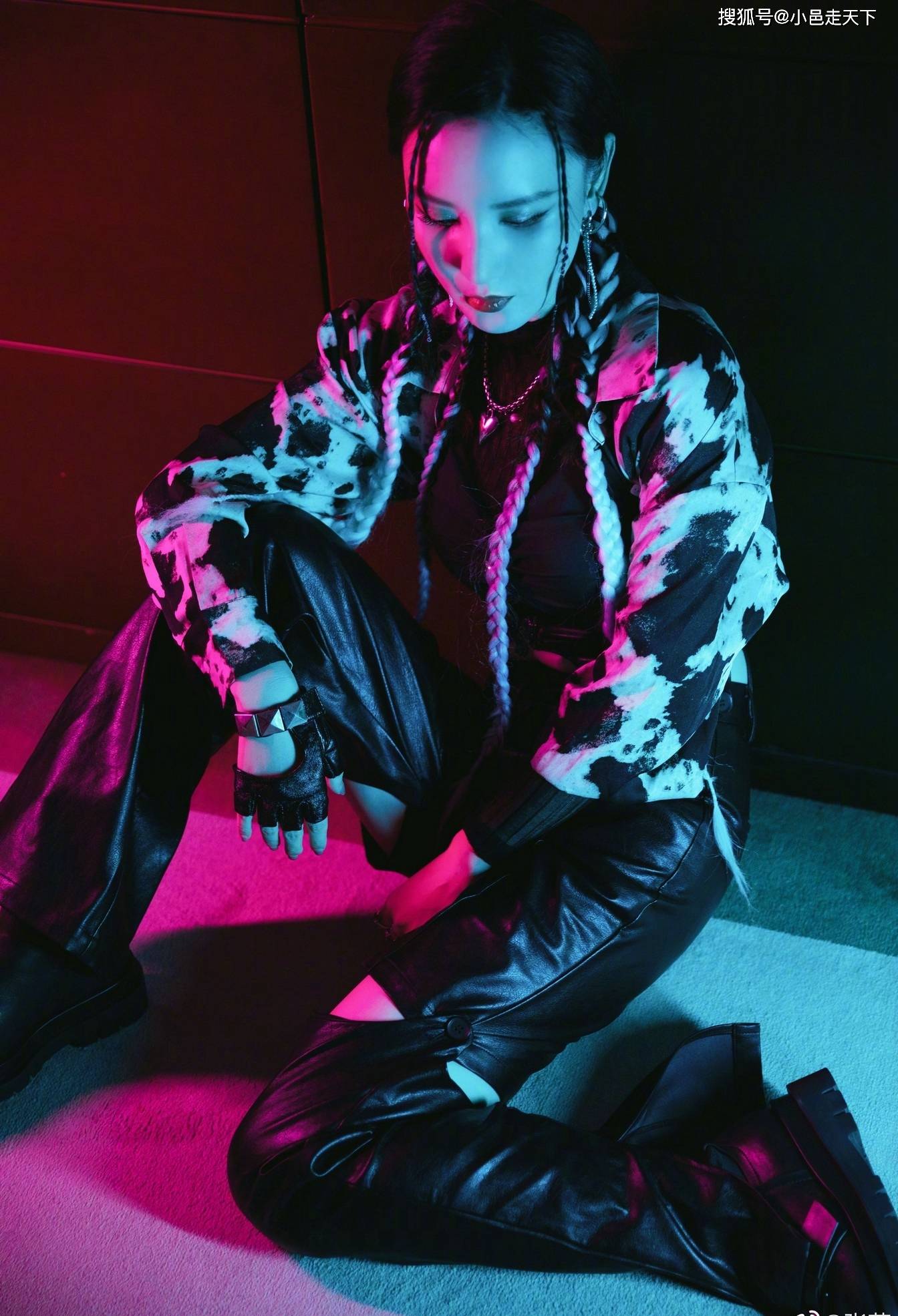 黑色|张萌黑色皮裤时尚写真