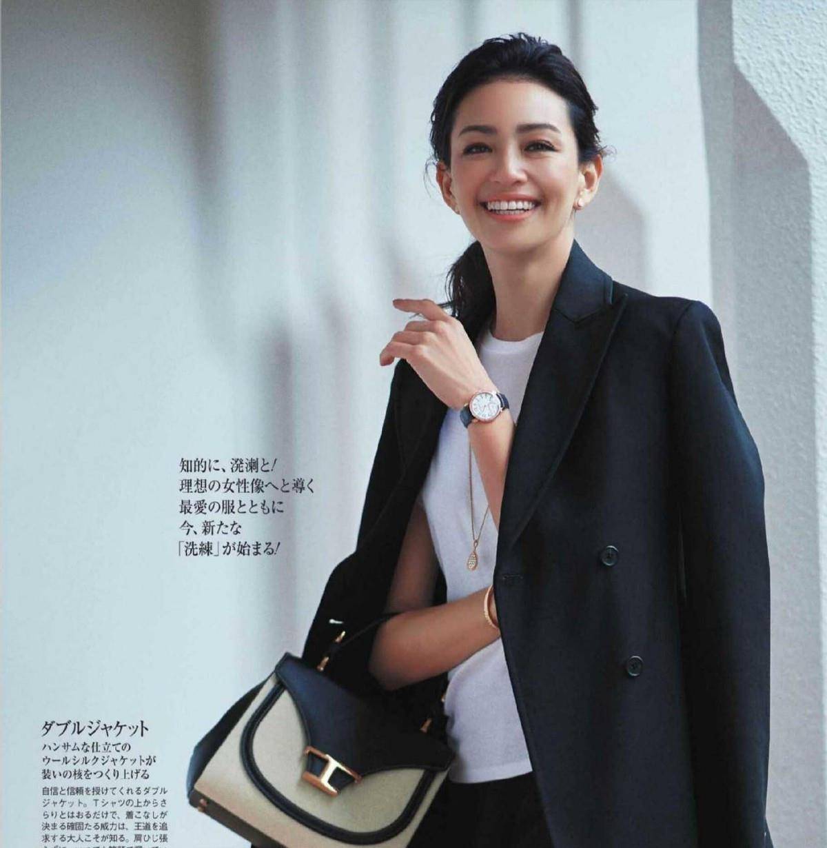 的比例|女人可以不漂亮但要懂打扮,年过四十多穿这四款外套,时髦又有范