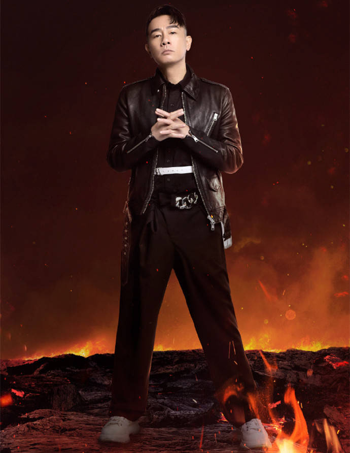 陈小春|穿一身白又痞又帅,54岁“披荆斩棘”站C位,陈小春,算你狠