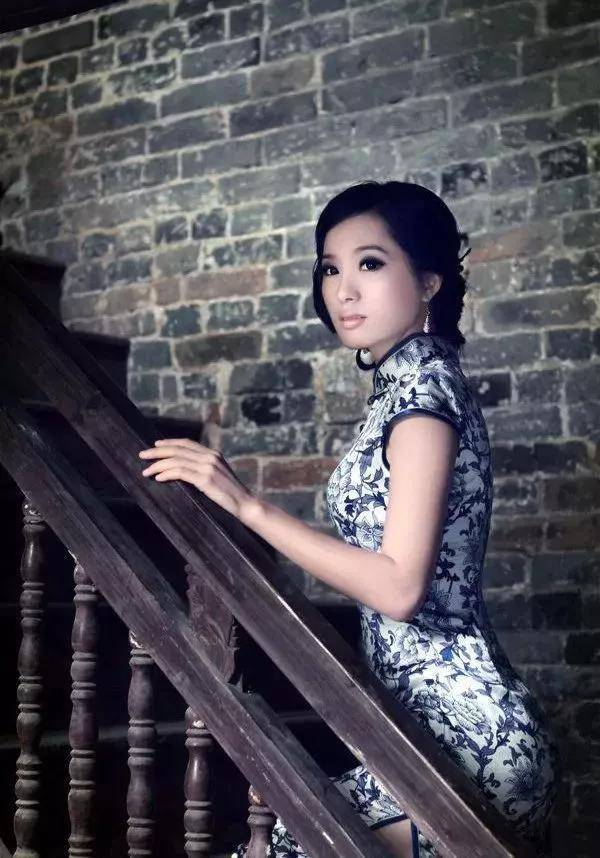 青花瓷|当旗袍碰到了青花瓷，相互衬托，真乃天作之合