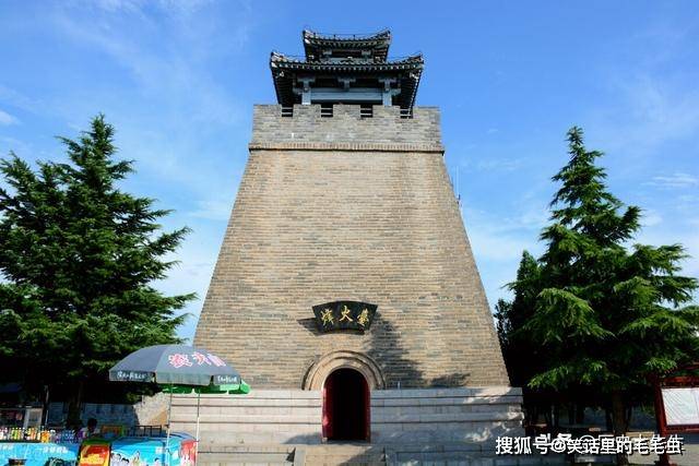 联合了周边的少数民族犬戎一起反攻周幽王,很快达到了周朝都城镐京