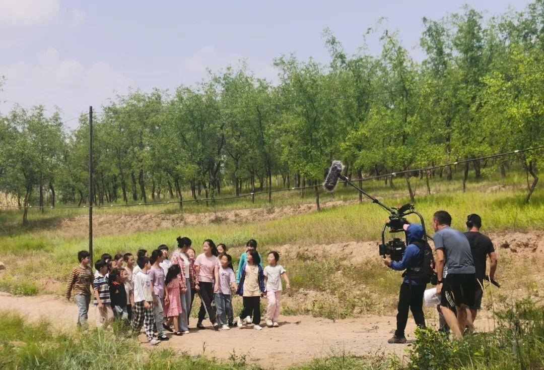 时间|李润泽参演的院线电影《山村的烛光》杀青啦