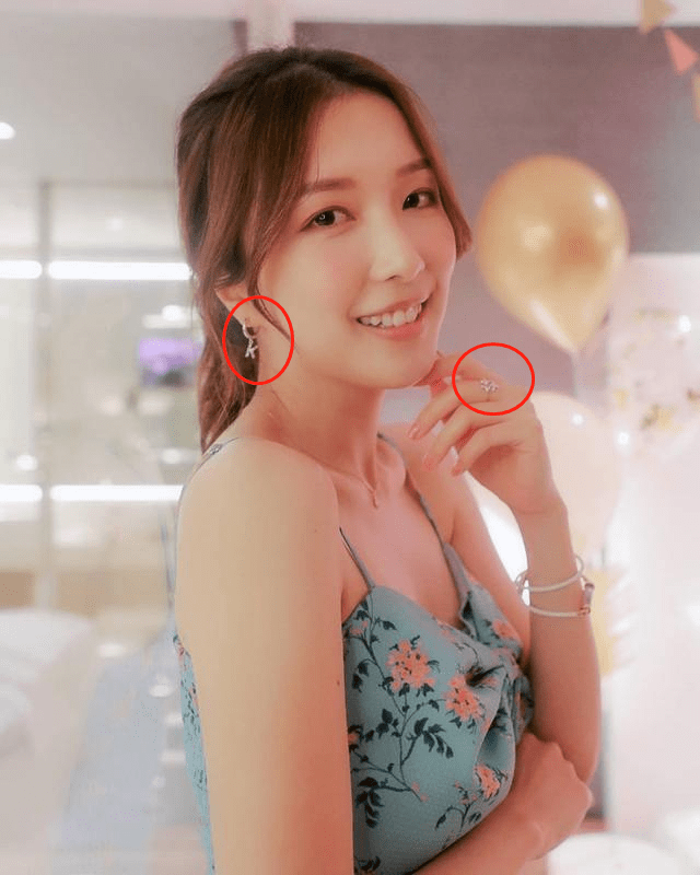 女友|李泽楷小26岁女友晒写真,深V婚纱凹出好身材,头戴花环像小仙女