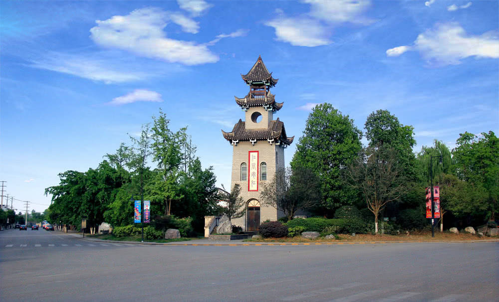 四川受欢迎的古镇，是国家级重点镇，被誉为川西平原上灿烂明珠