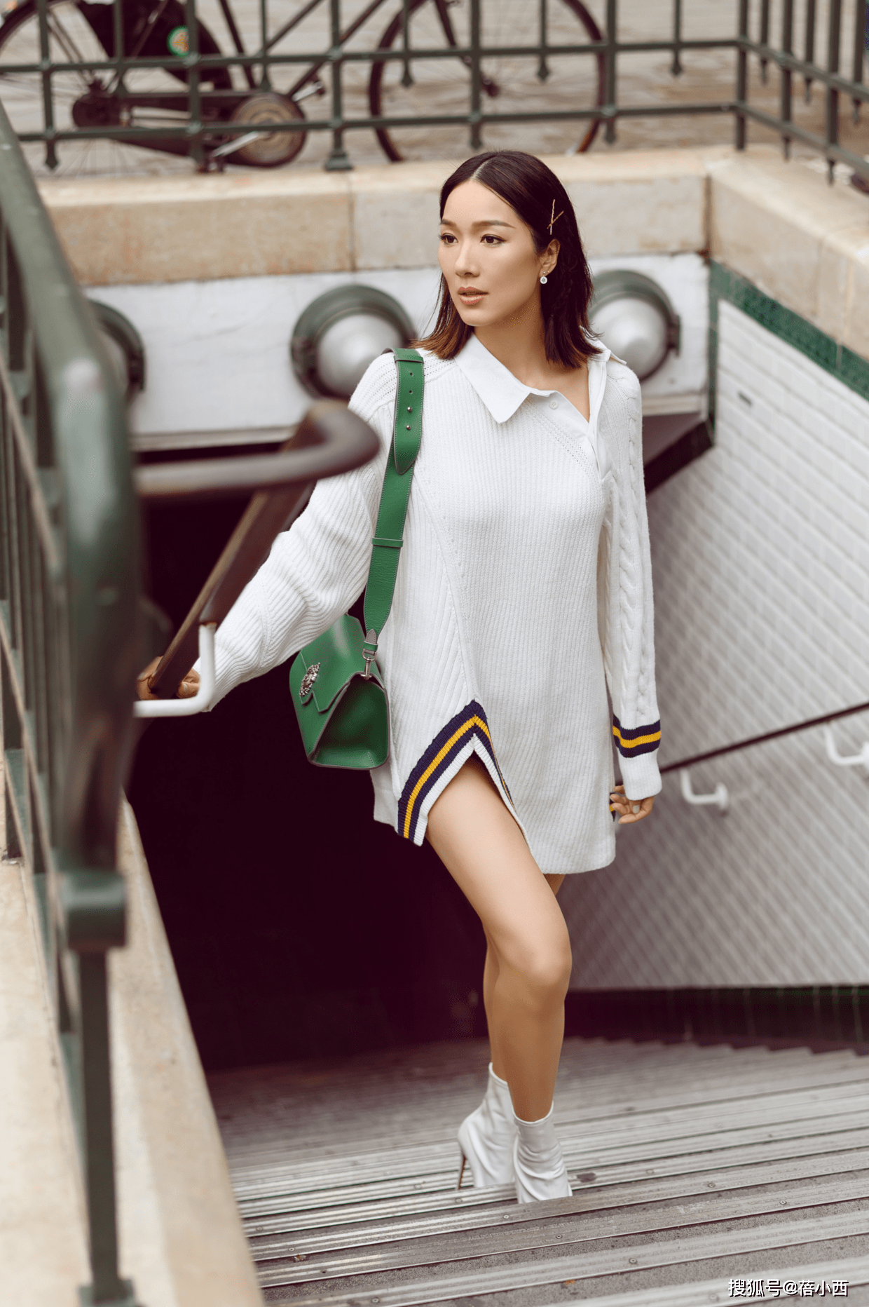 黑色|李亚男这么穿连衣裙也太招摇了，生了2胎身材还那么好，气质惊艳