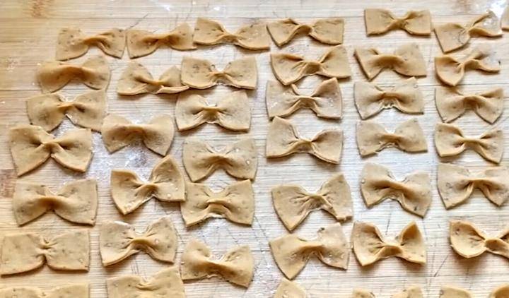 做法|不用烤箱就能做小脆饼,香甜酥脆又好吃,学会再也不出去买零食了