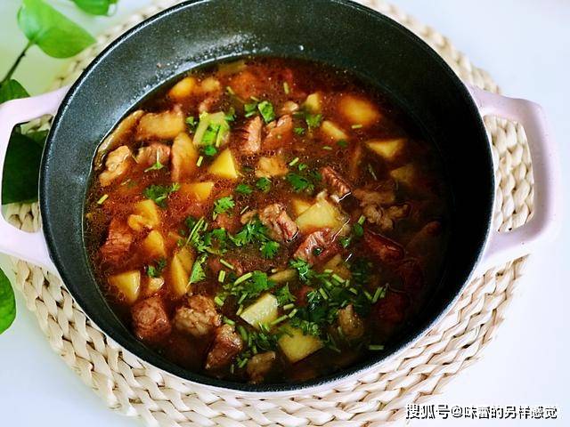 怎么做西红柿炖牛肉才能又嫩又烂 2a43dd0d573047e6b8af38ecca818da3.jpeg