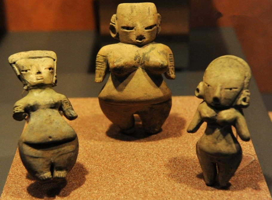 这里有华夏文明传统的神龙崇拜十分相似的"天龙",也有对降雨之神龙王