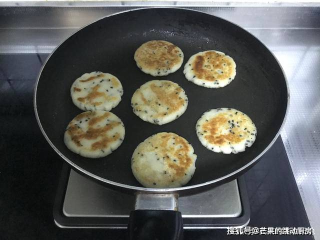 怎样做山药小饼好吃 5d2b902b9f98498cad215a4d8a6eaa87.jpeg