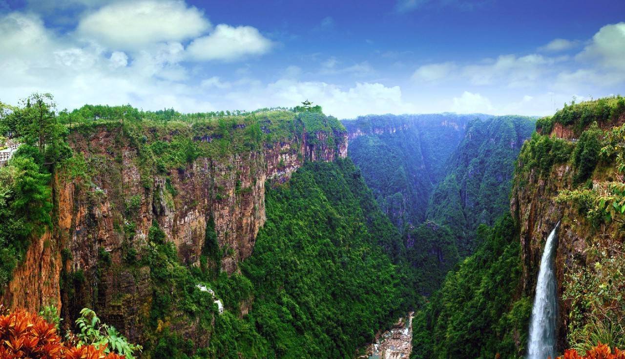 广东一处全长15公里的大峡谷,是广东地貌的一条美丽的伤痕