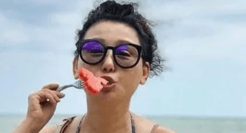 她曾经对刘德华一见钟情 她因为实力成为了大姐大 但现在还是单身?
