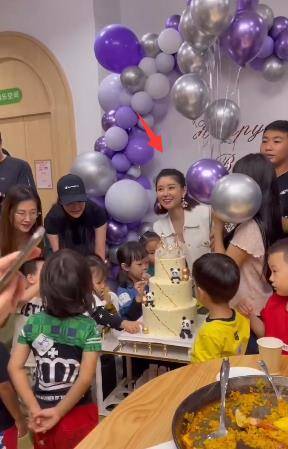 满是|李小萌庆生“四口之家”罕同框，孕肚凸显，王雷为妻儿拍照超宠溺