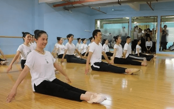 家长|别随便质疑幼师的学历，幼儿园不会直说的规矩，家长提前了解为好