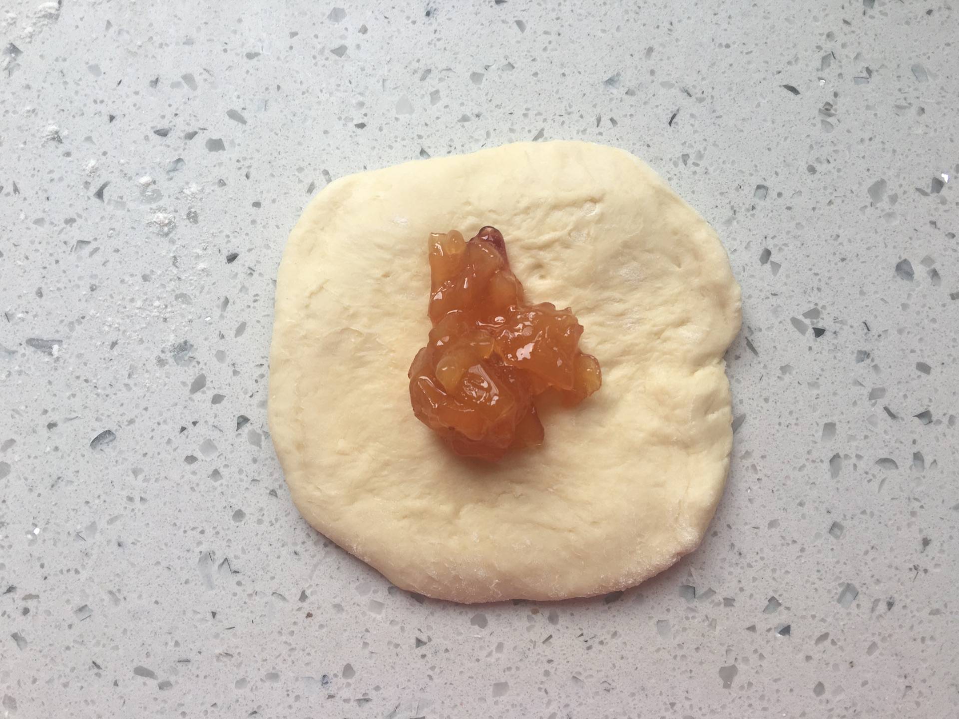 进行|香喷喷的奶酥面包，一出炉就满屋飘香，好吃的不得了