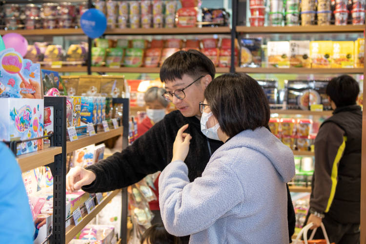 套路|选址用点套路，让卡塔利亚进口零食商超人山人海