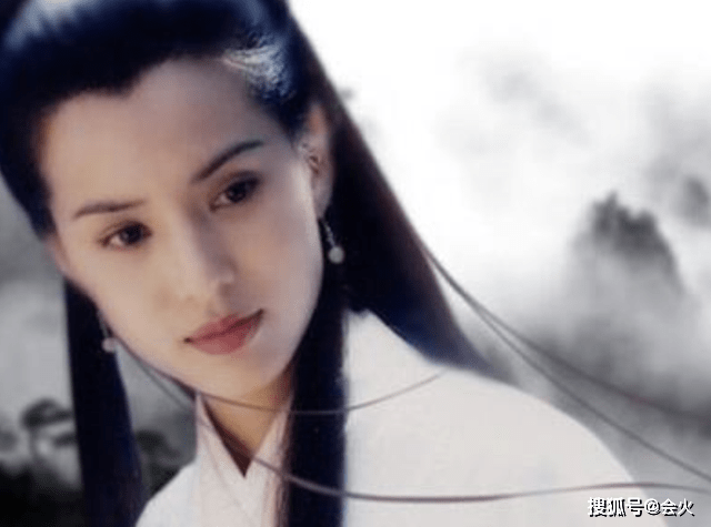 小龙女|55岁李若彤穿古装热舞，抖肩扭胯腰肢纤细，身后两个帅哥伴舞