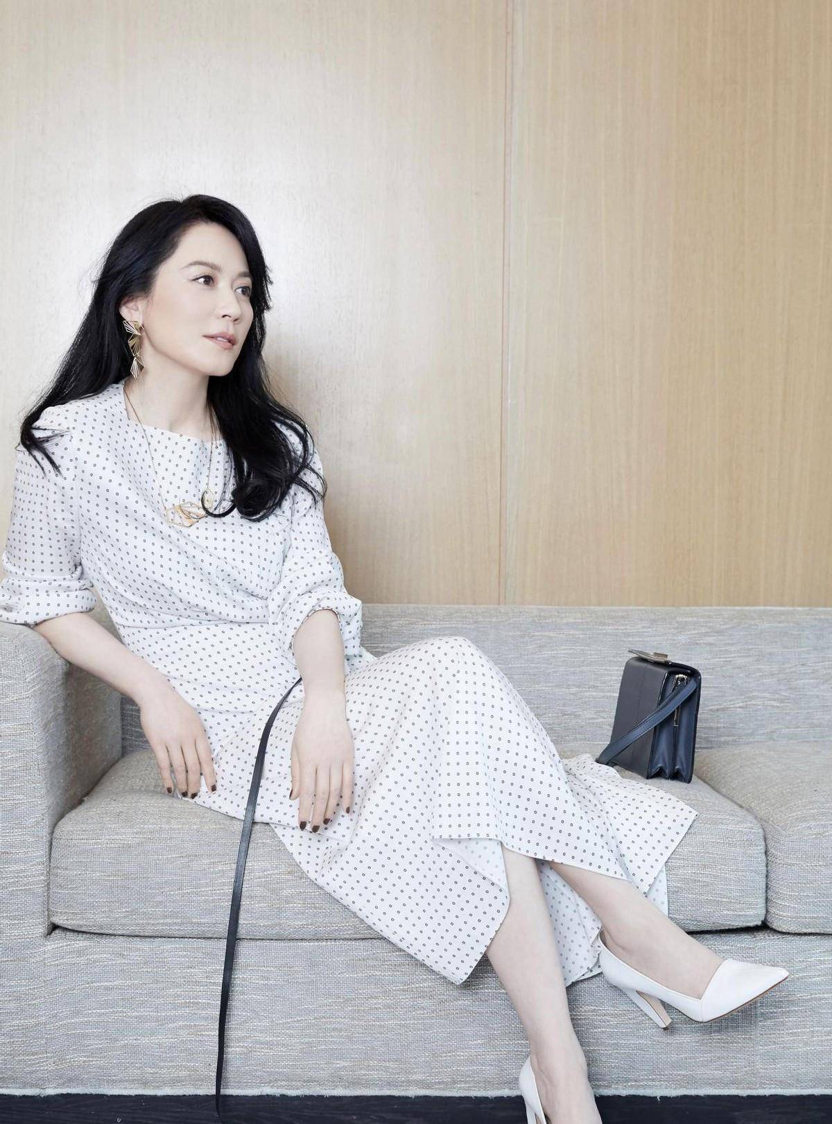 美得|这可能是我见过的最体面的50岁女人：不装嫩不显老，美得优雅气质