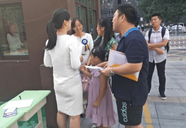 办学|排队抢入学名额已成过去，多地幼儿园开学遇冷，出现“一孩难求”