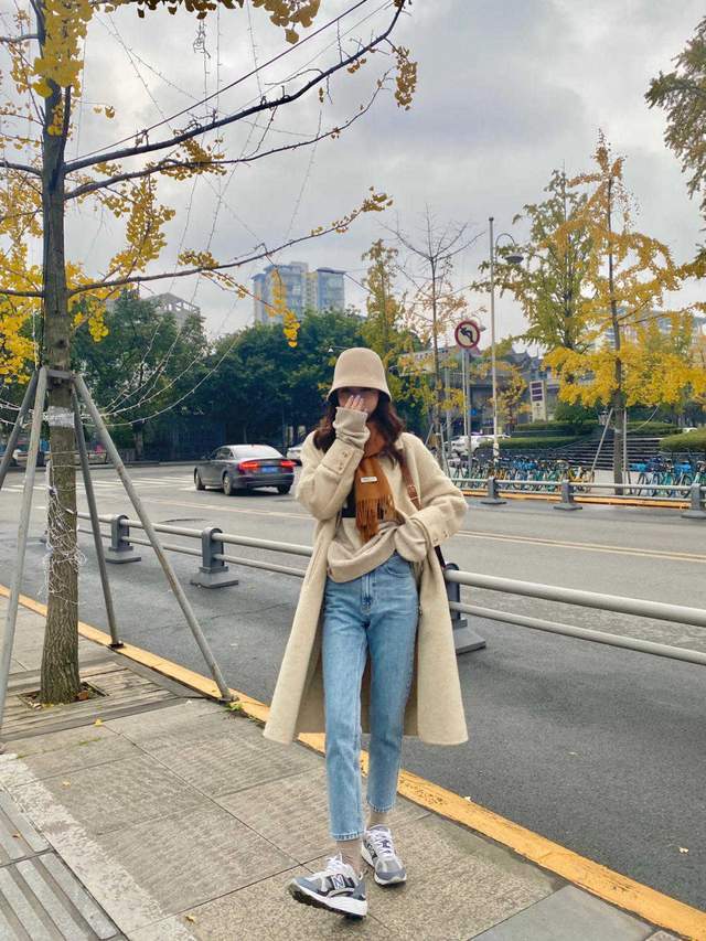 大衣|穿上秋天的第一件大衣,搭配牛仔裤更实在,保暖又时尚,好美