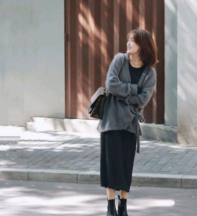 黑色|成熟女人所穿的服装可以很简单，但一定要优雅，才会很有女人味