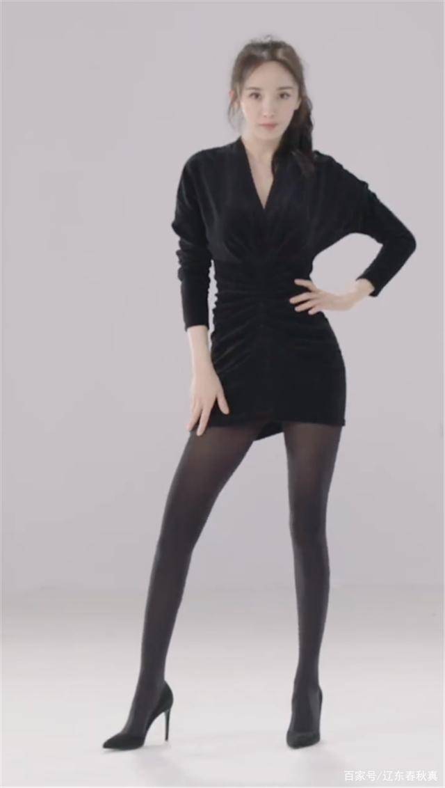 演技|杨幂穿黑色丝绒紧身连衣裙拍写真,完美展现曼妙的身材曲线