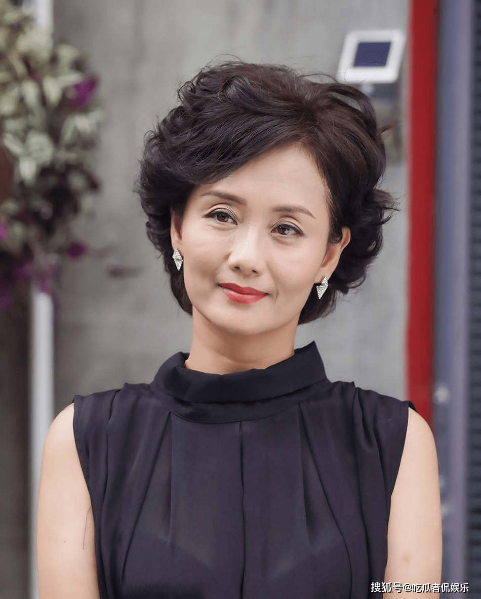 "儿子"是当红明星,女儿是世界冠军,今50多岁仍魅力依旧_李颖