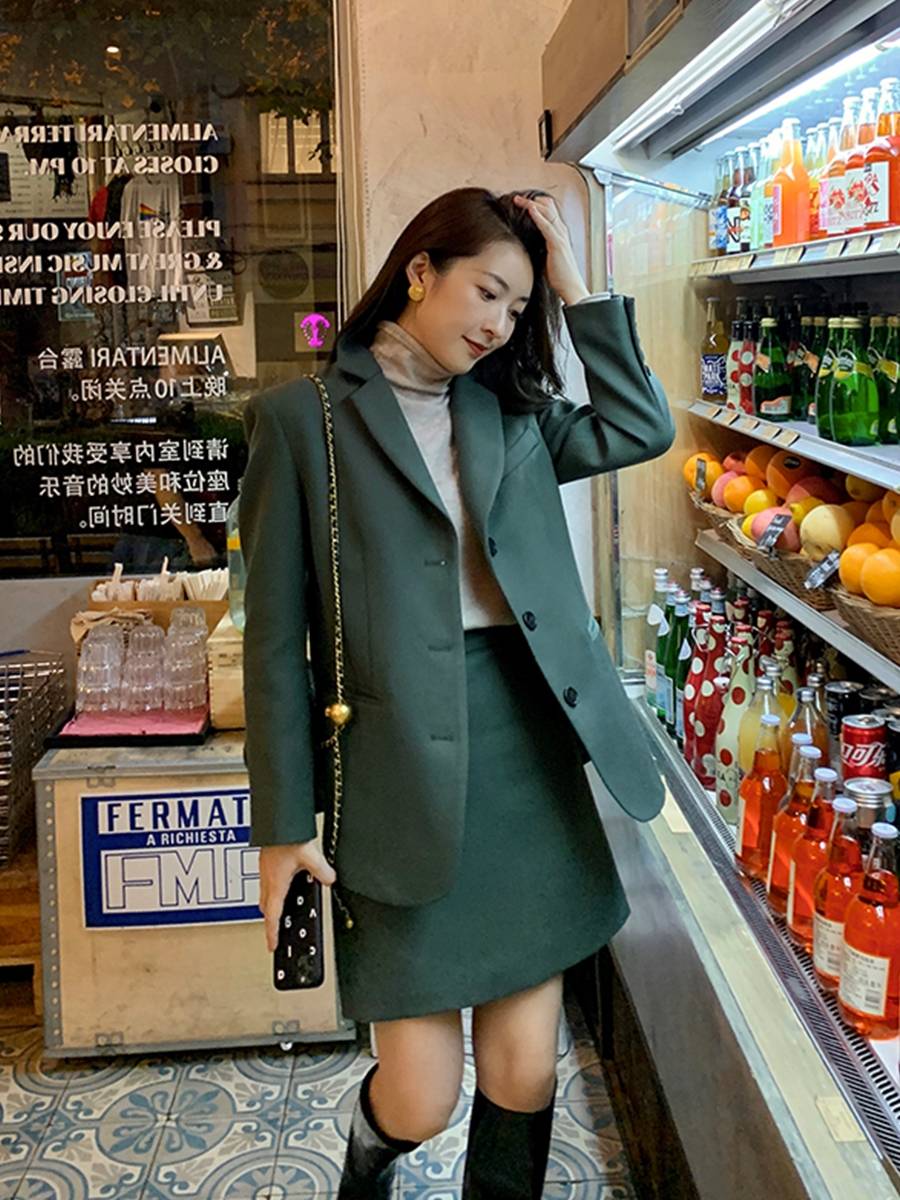 简风|“同色系”的极简风穿搭，这一个秋季，要美得很高级