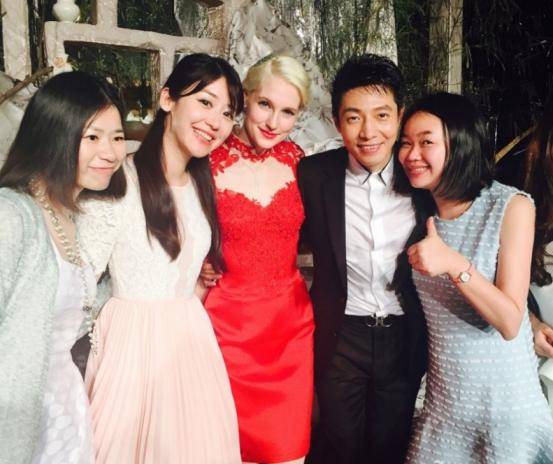 她是李白 撒贝宁的妻子 她曾经又白又漂亮 但现在几乎认不出来了