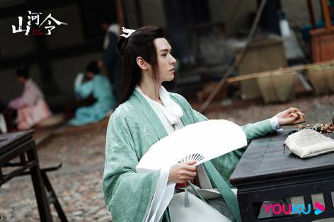 谷主|《山河令》温客行红衣帅翻！温客行10套古装造型，花花绿绿的衣服只有他能驾驭