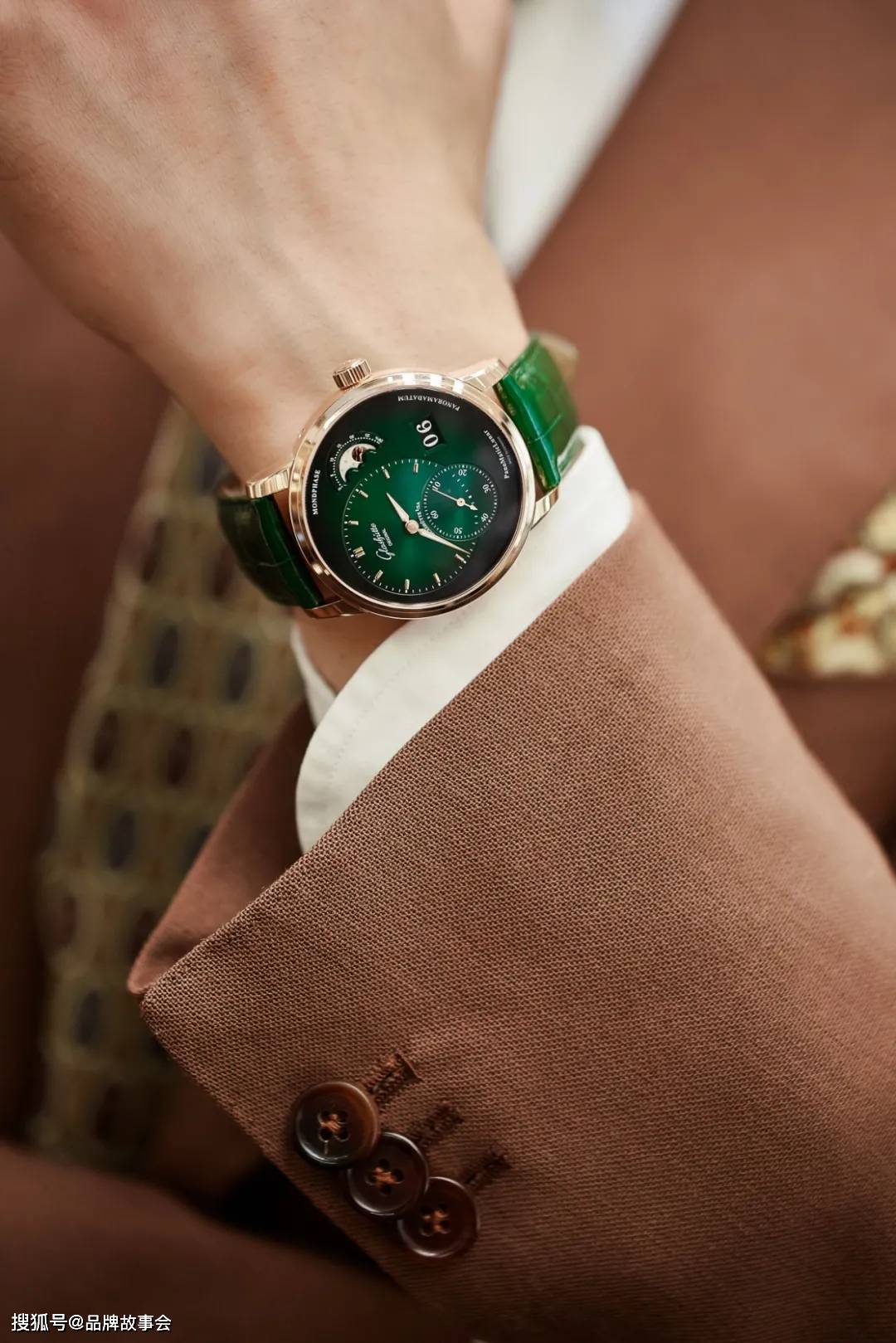 �ںϾ�����Ħ��,�����߽������յ�ԭ���ڳɶ���ʱ��֮��