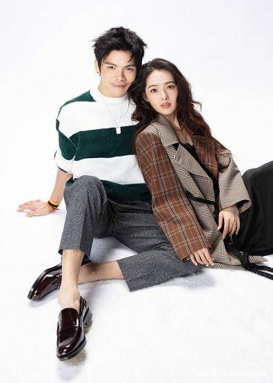 郭碧婷|郭碧婷向佐拍写真，小两口甜蜜十足，在时尚的道路上诠释自我魅力