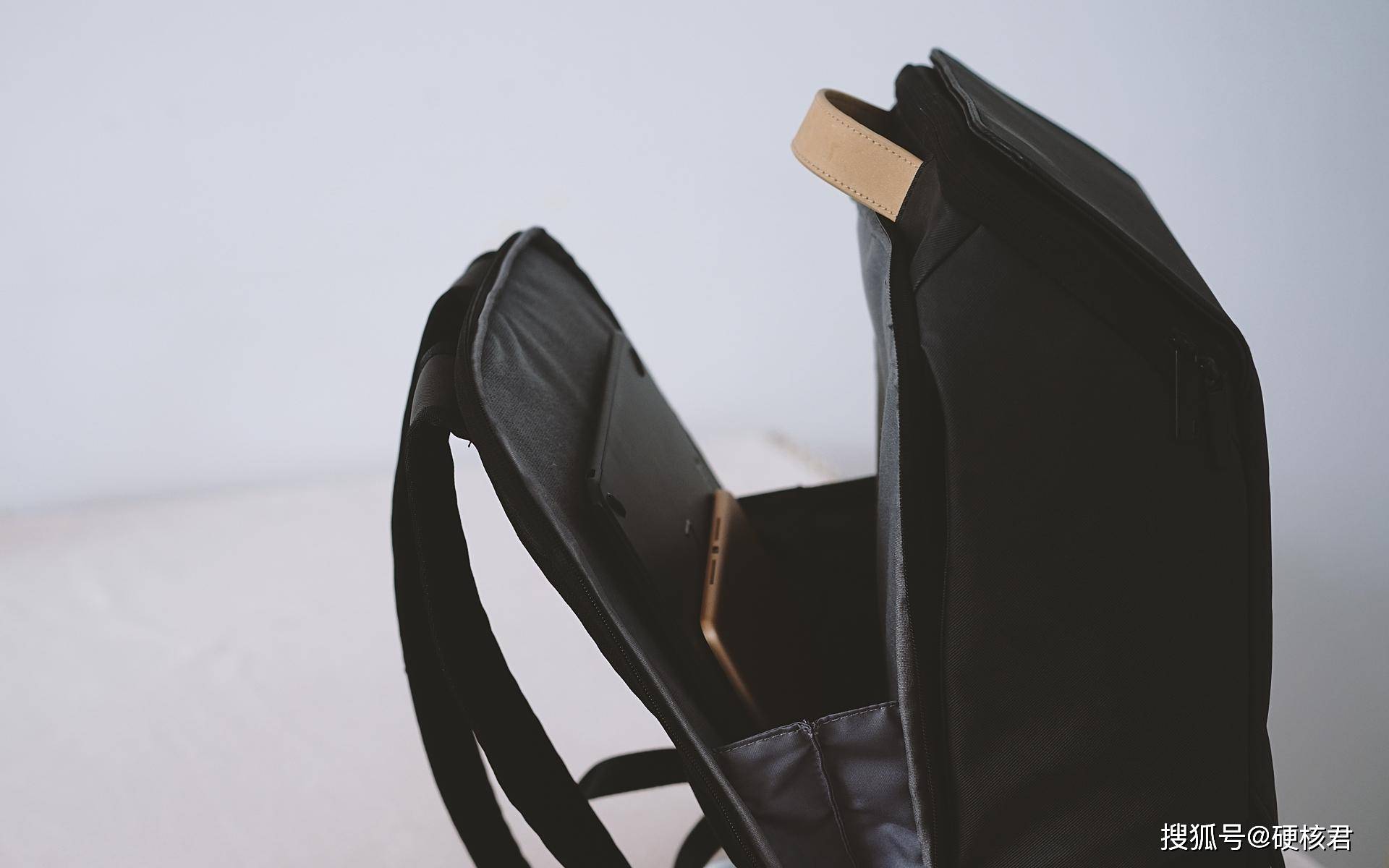 能力|简约设计，丰富储物能力，地平线8号零感背包体验!