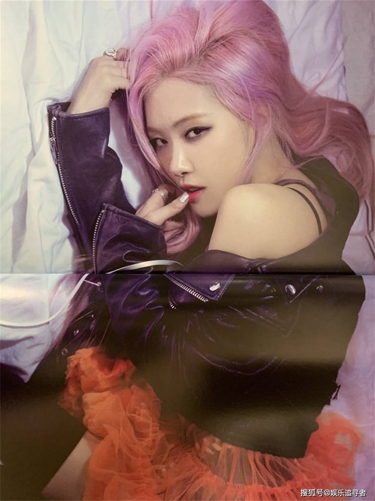 Hadid|Gigi Hadid追星BLACKPINK Rose成功，两人发布亲密合照！