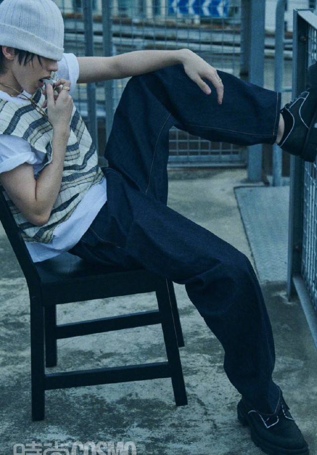 作为一个|蔡徐坤全新杂志曝光，首次挑战硬汉风格，这个风格hold住了吗