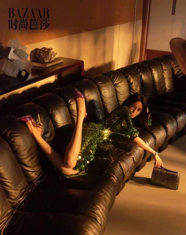 好身材|杨幂晒照大秀好身材，纤细美腿惹人羡，却因坐姿不雅惹争议