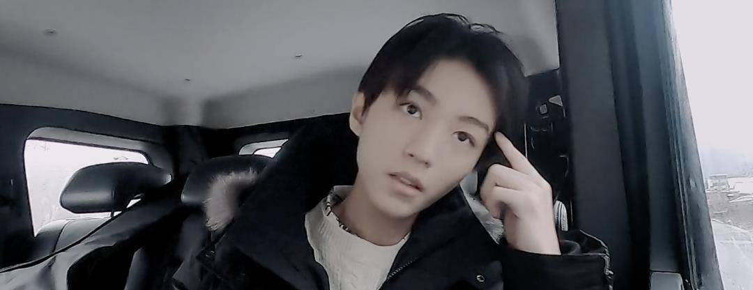 手机|《恰好是少年》王俊凯这样算轧戏吗？频繁低头玩手机，怕素颜被曝